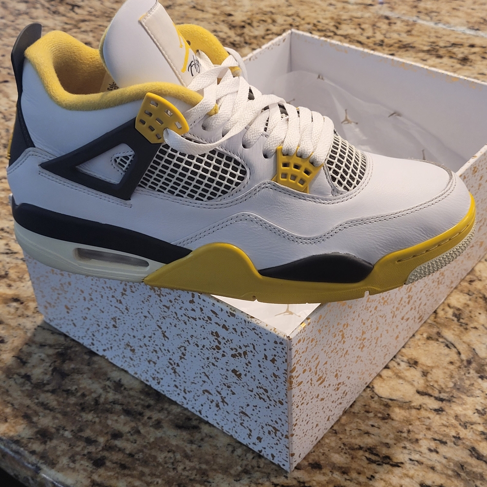 Jordan Air 4 Retro in White and Coconut Milk Men Size 10.5 - Picture 3 of 7